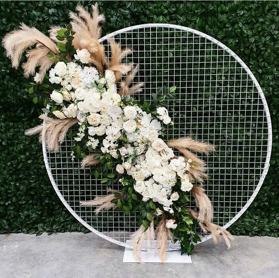 Sustainable and unique backdrops for events. Eco-friendly and zero waste gorgeous backdrops with dry flowers and plants. Beautiful circle wedding backdrop.